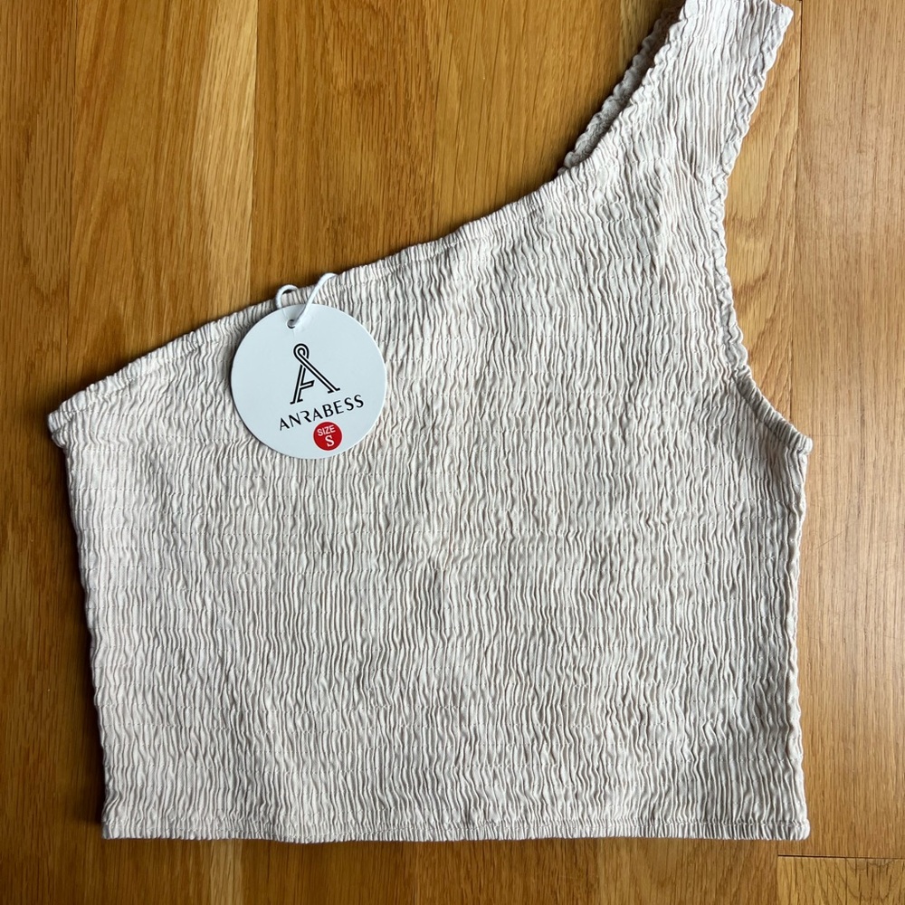 Anrabess Top- NWT
